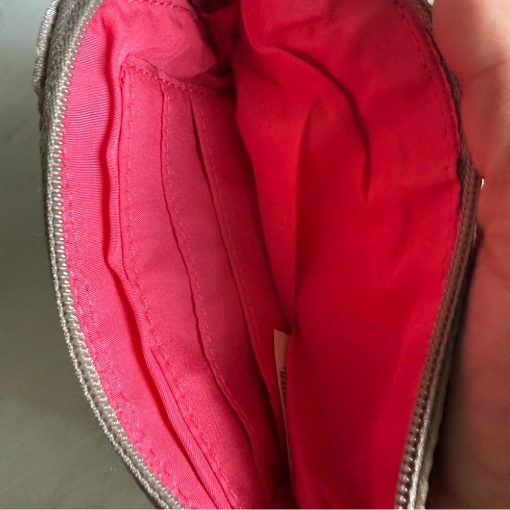 ❇️ETA Wristlet 2 for $22❇️ - Picture 3 of 3